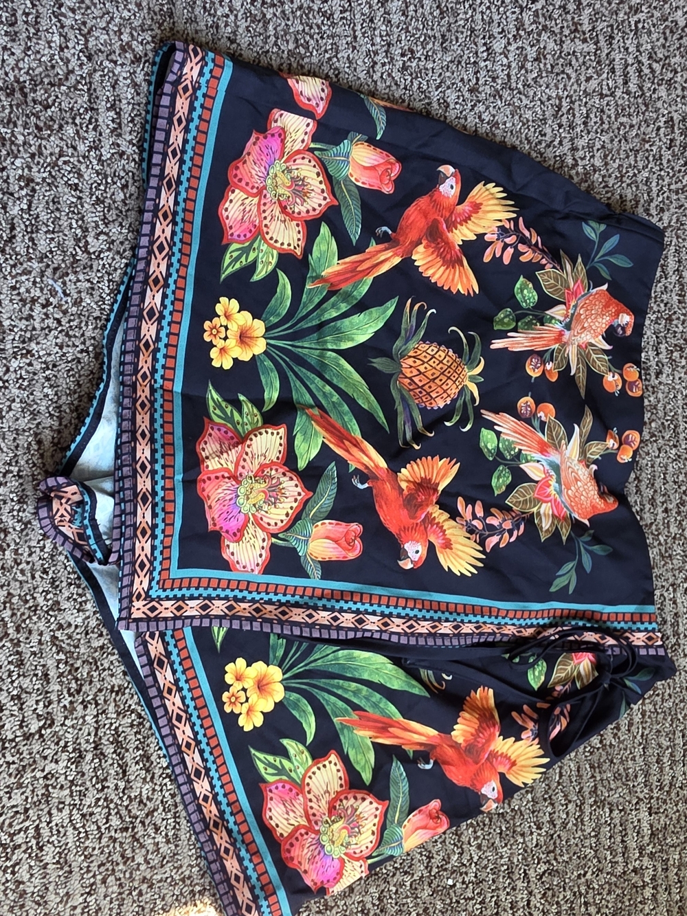 SHEIN Black Tropical Parrot & Floral Print Women's Shorts